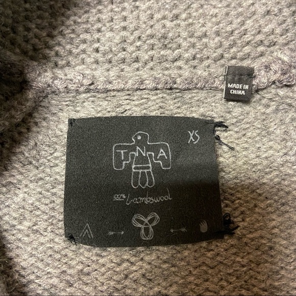 ARITZIA TNA Sea to Sky Cowichan Grey 100% Lambs Wool Sweater Women’s Size XS - Picture 9 of 14